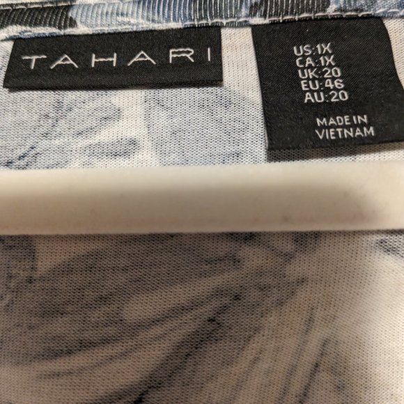 Tahari Sharkbite Tunic - Picture 2 of 4